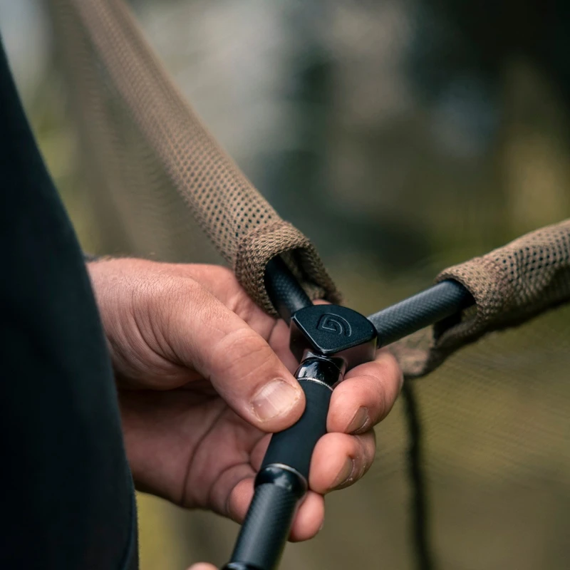 Trakker Sanctuary T12-R Retractable Landing Net 42inch